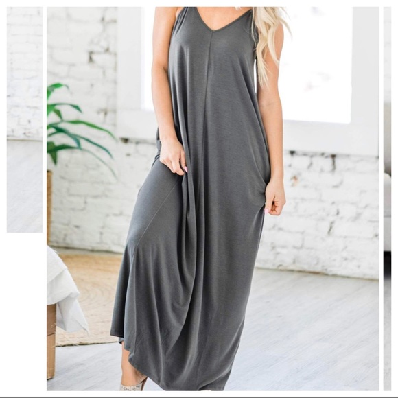 ShopEvelynne Dresses & Skirts - Adjustable straps loose fit pocket maxi dress